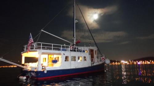 Starboard quarter view of LeeZe @ anchor in Cesmealti, Izmir, Turkey