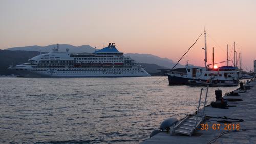 Samos LeeZe Cruise Ship and Sunset 360 (1)